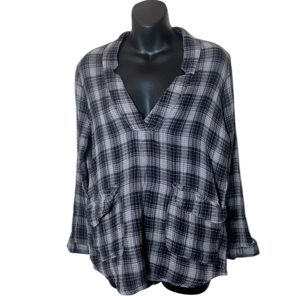 Natural life women’s small gauzy plaid v neck long sleeve front pocket top